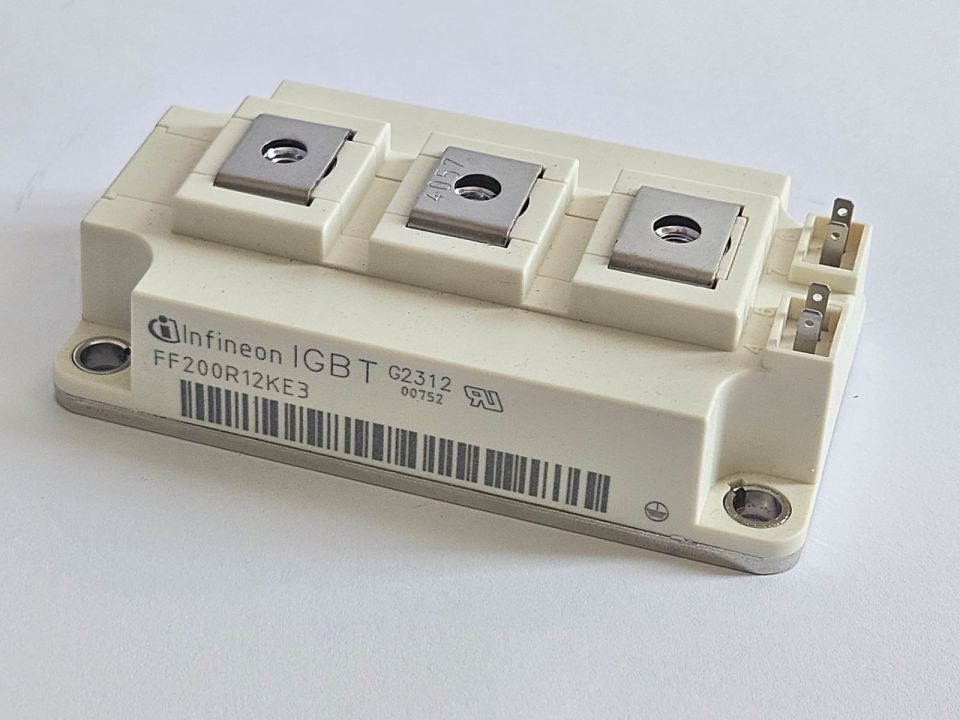 Infineon - FF200R12KE3