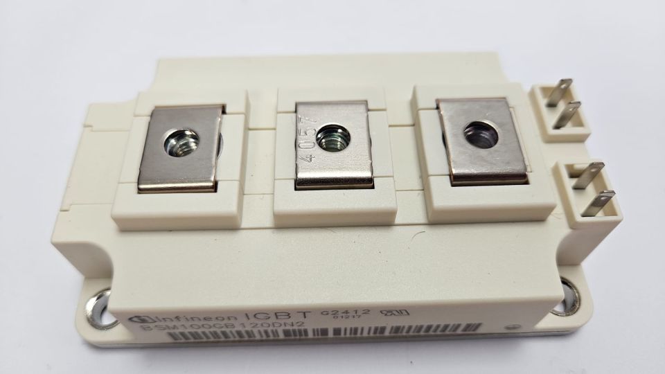 Infineon - BSM100GB120DN2